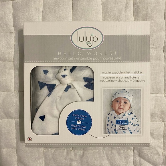 NWT ✨ Lulujo “Hello World” Newborn Set - Picture 1 of 2